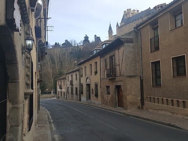 Iglesia de la Vera Cruz - Segóvia - Espanha Calle de San Marcos - Segóvia - Espanha
