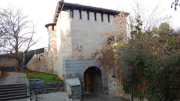 Puerta de Santiago - Segóvia - Espanha Puerta de Santiago - Segóvia - Espanha
