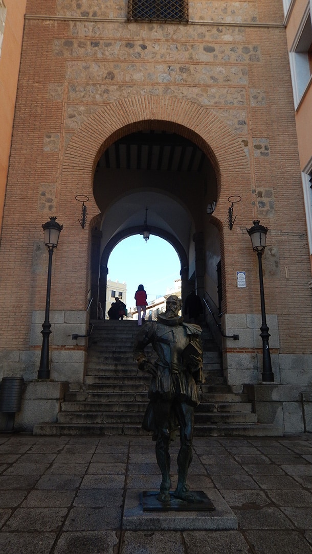 Arco de La Sangre - Monumento a Cervantes - Toledo Arco de La Sangre - Monumento a Cervantes - Toledo
