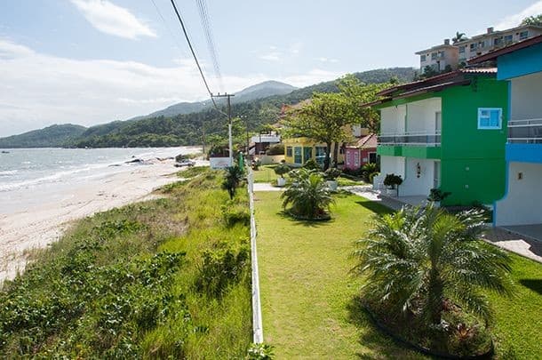 Hotéis na Praia em Bombinhas mais reservados [2023] - Guia Esta na Mira