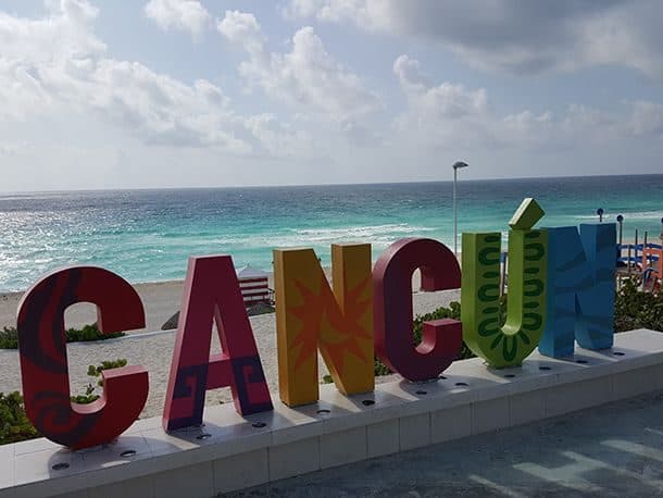 Playa Delfines Letreiro Cancún