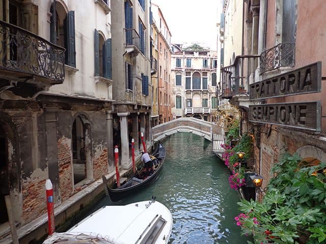 Canal em San Marco - Veneza Canal em San Marco - Veneza