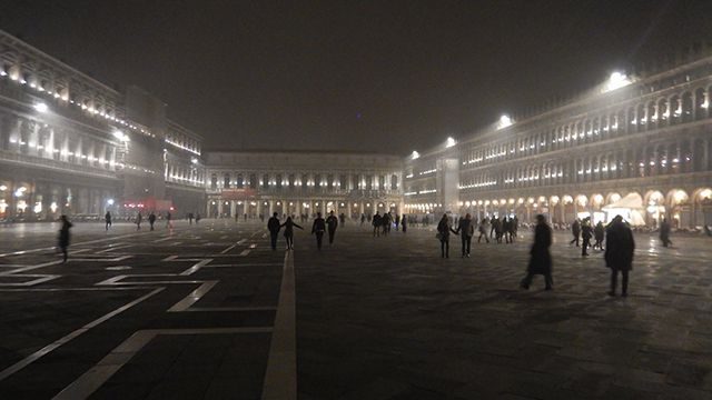 Praça de São Marcos à noite - Veneza