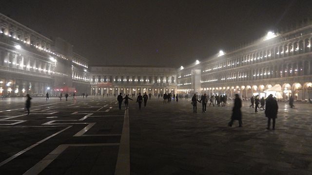 Praça de São Marcos à noite - Veneza Praça de São Marcos à noite - Veneza