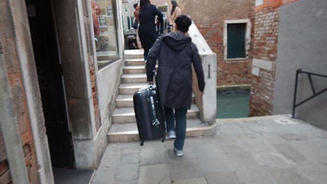 Levar malas para o Hotel em Veneza