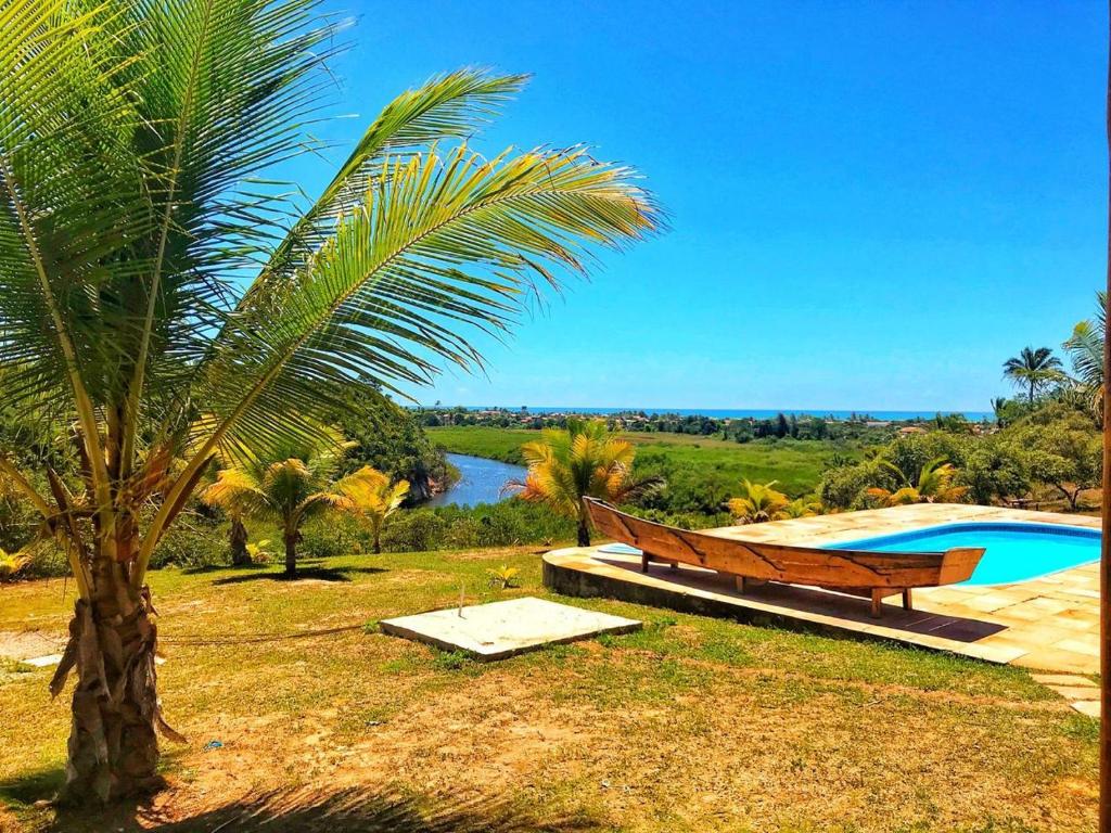 Piscina da Pousada Lua Cheia Caraíva com vista para o Rio Caraíva e vegetação nativa no bairro Jambreiro Piscina da Pousada Lua Cheia Caraíva com vista para o Rio Caraíva e vegetação nativa no bairro Jambreiro