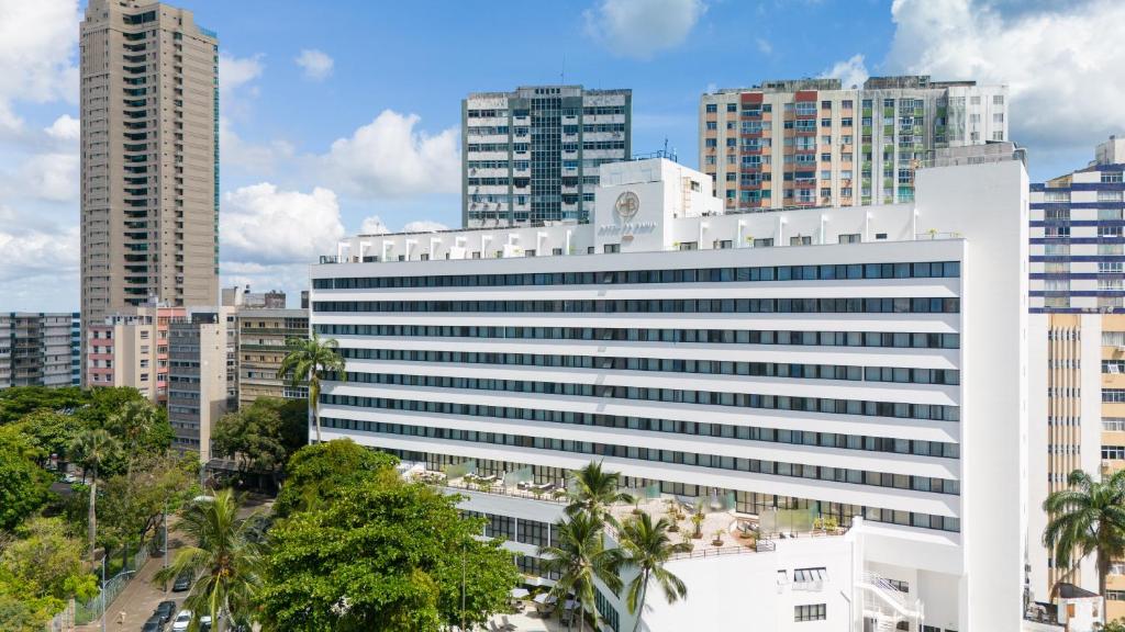 Vista panorâmica do Hotel da Bahia by Wisho em meio à prédios centrais em Salvador Vista panorâmica do Hotel da Bahia by Wisho em meio à prédios centrais em Salvador