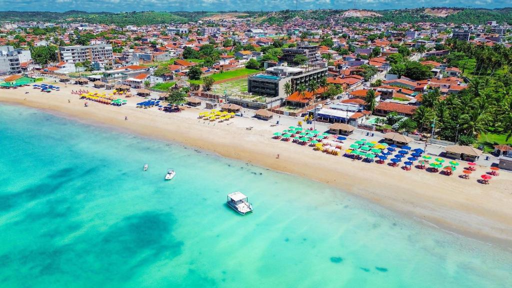 Centro (Praia de Tamandaré) - Tamandaré - Pernambuco Vista aérea da orla central da Praia de Tamandaré na altura dos quiosques da Rua São José com faixa de areia e mar piscininha.