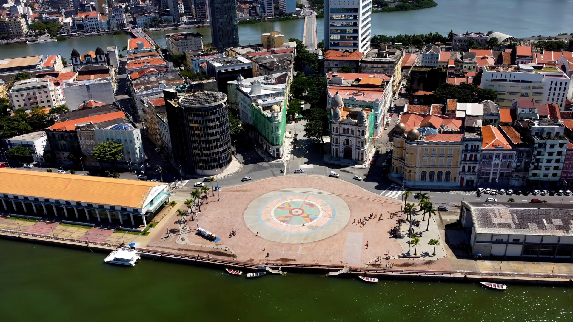 Marco Zero no Recife Antigo, o coração do Centro Histórico Vista aérea do Marco Zero, no Recife Antigo, coração do Centro Histórico de Recife.